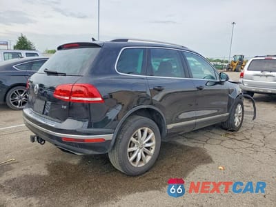 Trzecie zdjęcie samochodu z tyłu: 2015 VOLKSWAGEN TOUAREG V6 VIN:WVGEF9BP2FD002722 - miniatura