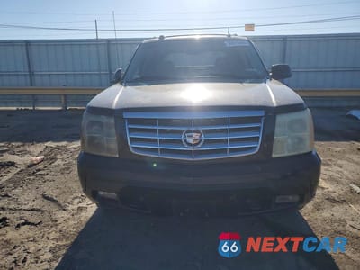 Piąte zdjęcie samochodu w środku: 2005 CADILLAC ESCALADE VIN:3GYEK62N25G160406 - miniatura