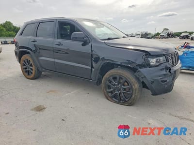 Czwarte zdjęcie samochodu z boku: 2022 JEEP GRAND CHEROKEE LAREDO E VIN:1C4RJFAG1NC113741 - miniatura