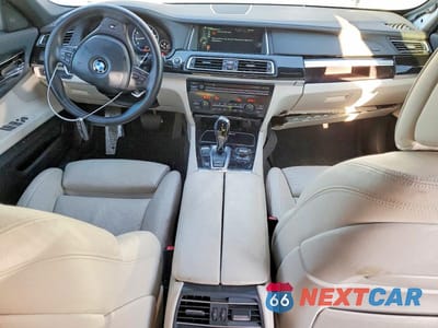 Zdjęcie 8 z 12 samochodu: 2013 BMW 740 I VIN:WBAYA6C50DC995312 - miniatura