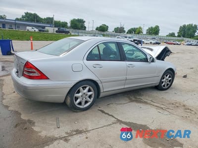 Trzecie zdjęcie samochodu z tyłu: 2004 MERCEDES-BENZ C 240 4MATIC VIN:WDBRF81J14F534282 - miniatura