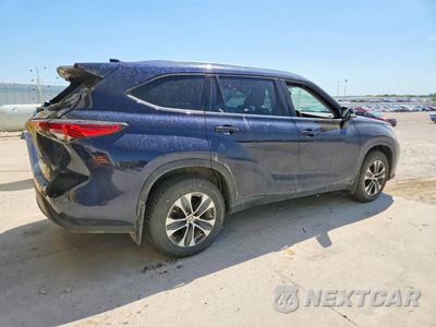 Trzecie zdjęcie samochodu z tyłu: 2021 TOYOTA HIGHLANDER XLE VIN:5TDGZRBH7MS527502 - miniatura