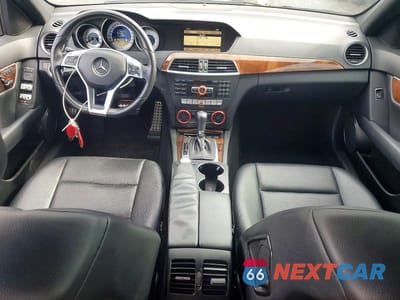 Zdjęcie 8 z 12 samochodu: 2012 MERCEDES-BENZ C 300 4MATIC VIN:WDDGF8BB8CR193157 - miniatura