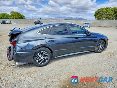 Trzecie zdjęcie samochodu z tyłu: 2023 HYUNDAI SONATA HYBRID BLUE VIN:KMHL24JJ5PA076464 - miniatura