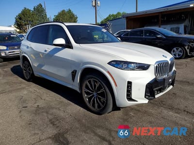 Czwarte zdjęcie samochodu z boku: 2024 BMW X5 XDRIVE50E VIN:5UX43EU00R9T09720 - miniatura
