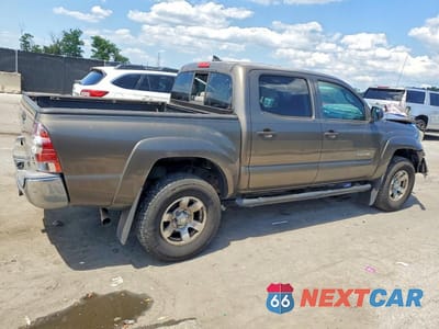 Trzecie zdjęcie samochodu z tyłu: 2015 TOYOTA TACOMA DOUBLE CAB PRERUNNER VIN:3TMJU4GN5FM177277 - miniatura
