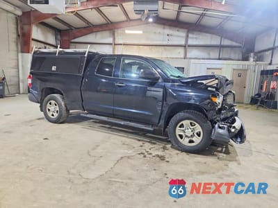 Czwarte zdjęcie samochodu z boku: 2019 TOYOTA TUNDRA SR VIN:5TFUM5F19KX081996 - miniatura
