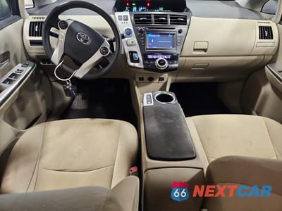 Zdjęcie 8 z 12 samochodu: 2014 TOYOTA PRIUS V TWO VIN:JTDZN3EU1E3354637 - miniatura