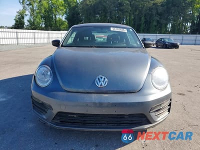 Piąte zdjęcie samochodu w środku: 2017 VOLKSWAGEN BEETLE 1.8T VIN:3VWF17ATXHM615704 - miniatura