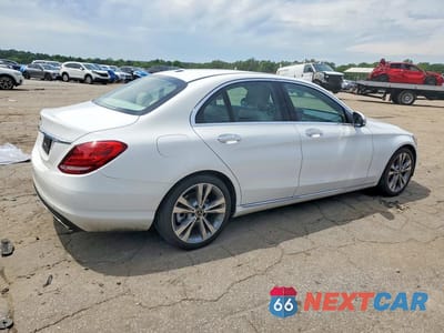 Trzecie zdjęcie samochodu z tyłu: 2018 MERCEDES-BENZ C 300 VIN:55SWF4JB8JU275424 - miniatura