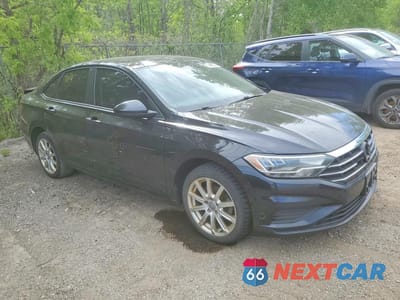 Czwarte zdjęcie samochodu z boku: 2019 VOLKSWAGEN JETTA HIGHLINE VIN:3VWW57BU5KM147190 - miniatura