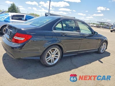 Trzecie zdjęcie samochodu z tyłu: 2012 MERCEDES-BENZ C 250 VIN:WDDGF4HB4CR218491 - miniatura