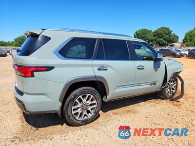 Trzecie zdjęcie samochodu z tyłu: 2025 TOYOTA SEQUOIA 1794 EDITION VIN:7SVAAABA4SX070257 - miniatura