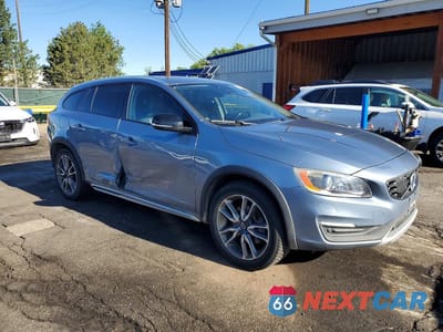Czwarte zdjęcie samochodu z boku: 2017 VOLVO V60 CROSS COUNTRY PLATINUM VIN:YV440MWM6H1039150 - miniatura