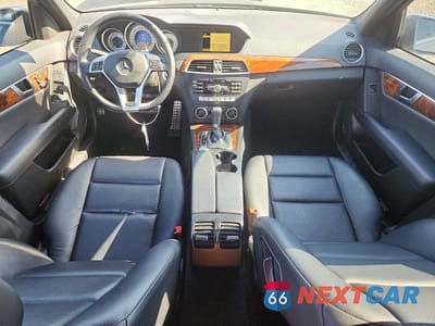 Zdjęcie 8 z 12 samochodu: 2012 MERCEDES-BENZ C 250 VIN:WDDGF4HB8CR228568 - miniatura