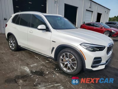 Czwarte zdjęcie samochodu z boku: 2022 BMW X5 XDRIVE45E VIN:5UXTA6C03N9M02413 - miniatura