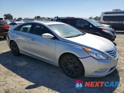 Czwarte zdjęcie samochodu z boku: 2011 HYUNDAI SONATA SE 2.0T VIN:5NPEC4AB8BH173386 - miniatura