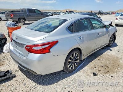 Trzecie zdjęcie samochodu z tyłu: 2017 NISSAN ALTIMA 2.5 SV VIN:1N4AL3AP8HC236095 - miniatura
