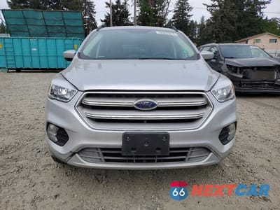Piąte zdjęcie samochodu w środku: 2018 FORD ESCAPE SE VIN:1FMCU9GD9JUC87147 - miniatura