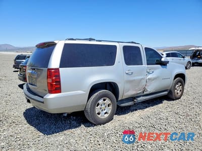 Trzecie zdjęcie samochodu z tyłu: 2011 CHEVROLET SUBURBAN K1500 LT VIN:1GNSKJE37BR262728 - miniatura