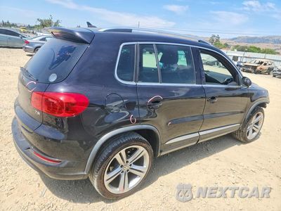 Trzecie zdjęcie samochodu z tyłu: 2016 VOLKSWAGEN TIGUAN S VIN:WVGAV7AX7GW026320 - miniatura