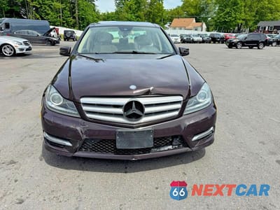 Piąte zdjęcie samochodu w środku: 2012 MERCEDES-BENZ C 300 4MATIC VIN:WDDGF8BB1CR224748 - miniatura