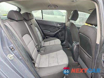 Zdjęcie 10 z 12 samochodu: 2016 KIA FORTE LX VIN:KNAFK5A84G5622357 - miniatura