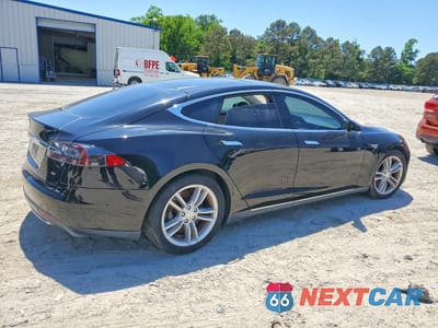 Trzecie zdjęcie samochodu z tyłu: 2014 TESLA MODEL S VIN:5YJSA1H16EFP45613 - miniatura