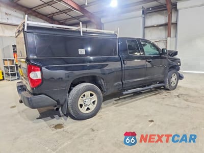 Trzecie zdjęcie samochodu z tyłu: 2019 TOYOTA TUNDRA SR VIN:5TFUM5F19KX081996 - miniatura