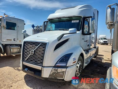 Drugie zdjęcie samochodu z przodu: 2020 VOLVO VNL SEMI TRUCK VIN:4V4NC9EH0LN228043 - miniatura