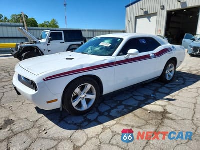 2014 DODGE CHALLENGER SXT 2C3CDYAG4EH111637 - główne zdjęcie licytacji z USA - miniatura