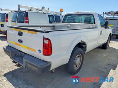 Trzecie zdjęcie samochodu z tyłu: 2013 FORD F-250 SD * R&D * CLN TITLE * PRI FLEET * VIN:1FTBF2A66DEB81958 - miniatura