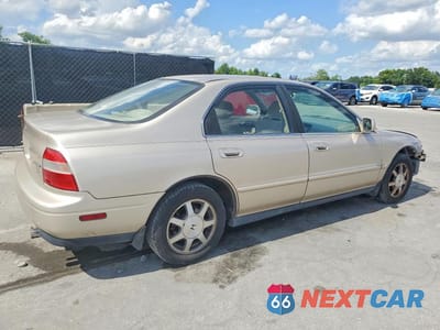 Trzecie zdjęcie samochodu z tyłu: 1994 HONDA ACCORD EX VIN:1HGCD5653RA104444 - miniatura