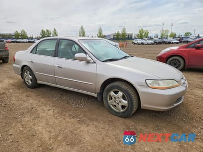 Czwarte zdjęcie samochodu z boku: 1999 HONDA ACCORD EX VIN:1HGCG1655XA800025 - miniatura