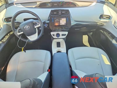 Zdjęcie 8 z 12 samochodu: 2017 TOYOTA PRIUS FOUR VIN:JTDKARFU2H3054382 - miniatura