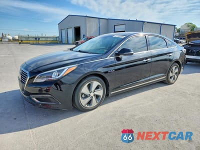 2016 HYUNDAI SONATA HYBRID LIMITED KMHE34L19GA008932 - główne zdjęcie licytacji z USA - miniatura