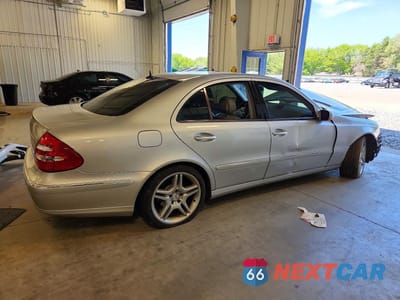 Trzecie zdjęcie samochodu z tyłu: 2004 MERCEDES-BENZ E 320 VIN:WDBUF65J04A414477 - miniatura