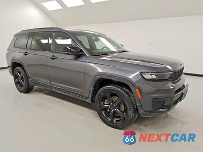 Czwarte zdjęcie samochodu z boku: 2023 JEEP GRAND CHEROKEE L LAREDO VIN:1C4RJKAG1P8911655 - miniatura