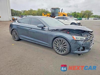 Czwarte zdjęcie samochodu z boku: 2019 AUDI A5 PREMIUM PLUS VIN:WAUBNCF53KA062792 - miniatura