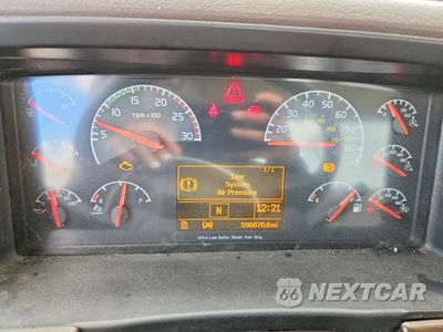 Zdjęcie 8 z 10 samochodu: 2016 VOLVO VNL SEMI TRUCK VIN:4V4N39TG2GN965499 - miniatura
