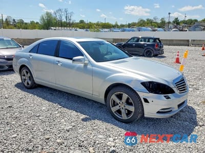 Czwarte zdjęcie samochodu z boku: 2011 MERCEDES-BENZ S 550 4MATIC VIN:WDDNG8GB8BA362149 - miniatura
