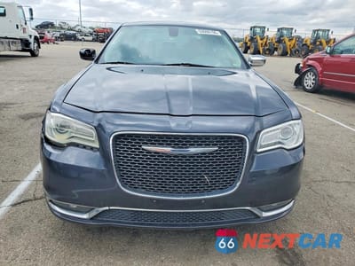Piąte zdjęcie samochodu w środku: 2017 CHRYSLER 300C VIN:2C3CCAEG1HH552117 - miniatura
