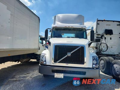 Zdjęcie 9 z 10 samochodu: 2017 VOLVO VNL SEMI TRUCK VIN:4V4N39TG6HN988222 - miniatura
