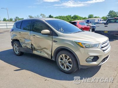 Czwarte zdjęcie samochodu z boku: 2017 FORD ESCAPE VIN:1FMCU0GD3HUC47457 - miniatura