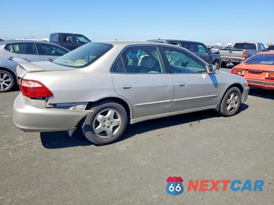 Trzecie zdjęcie samochodu z tyłu: 1999 HONDA ACCORD EX VIN:1HGCG1655XA015813 - miniatura