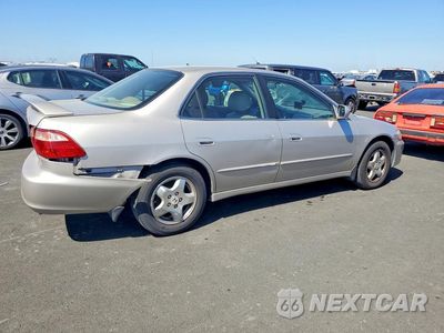 Trzecie zdjęcie samochodu z tyłu: 1999 HONDA ACCORD EX VIN:1HGCG1655XA015813 - miniatura