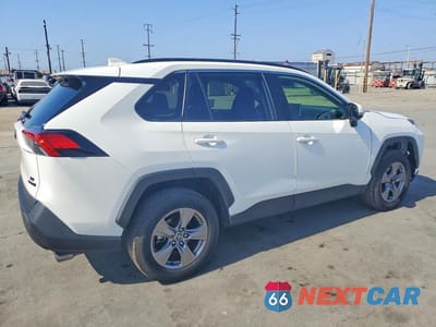 Trzecie zdjęcie samochodu z tyłu: 2023 TOYOTA RAV4 LE VIN:JTMMWRFV5PD204559 - miniatura