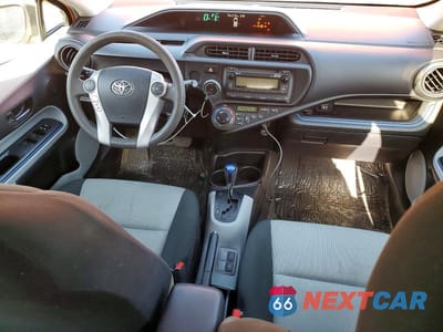 Zdjęcie 8 z 13 samochodu: 2013 TOYOTA PRIUS C TWO VIN:JTDKDTB37D1058354 - miniatura