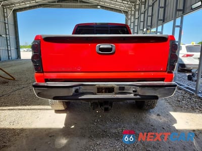 Zdjęcie 6 z 12 samochodu: 2005 CHEVROLET SILVERADO K2500 HEAVY DUTY VIN:1GCHK29U95E289663 - miniatura