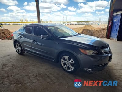 Czwarte zdjęcie samochodu z boku: 2013 ACURA ILX HYBRID TECH VIN:19VDE3F75DE300955 - miniatura